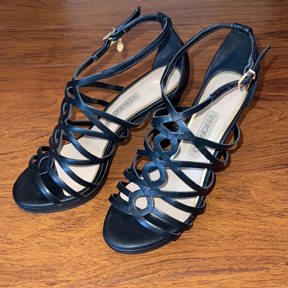 Black sandal heel with a little platform. - Picture 4 of 6